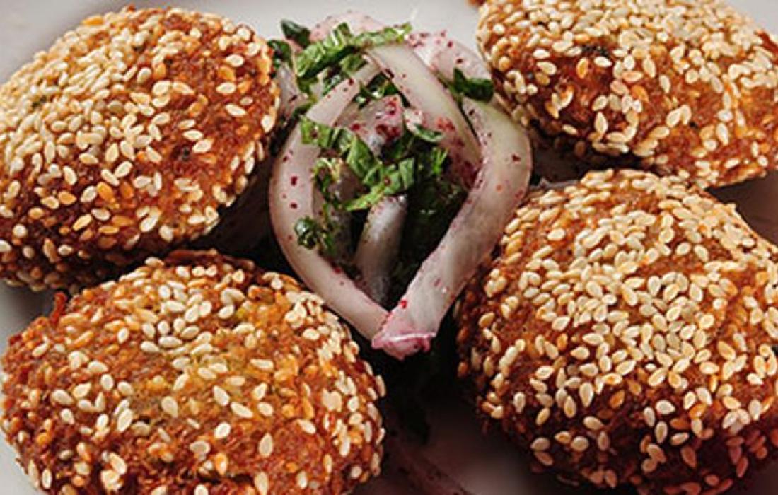المطاعم الشعبية تُغير شكل مأكولاتها للحفاظ على أرزاقها في رمضان ...