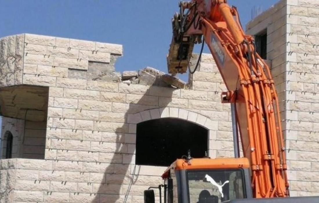 قوات الاحتلال تهدم 3 منازل جنوب بيت لحم