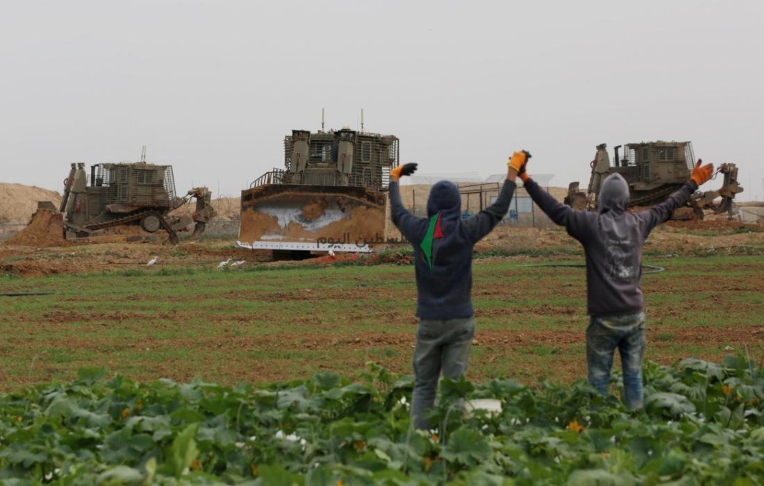 آليات الاحتلال تتوغل بأراضي المزارعين في منطقة  "أبو صفية" شمال القطاع