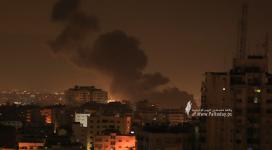بالصور : أعمدة الدخان تتصاعد عقب قصف طائرات الاحتلال مواقع للمقاومة في قطاع غزة فجر اليوم
