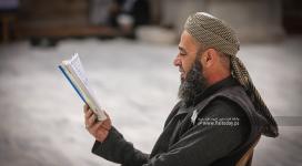 بالصور: بدء حلقات القرآن الكريم في أول يوم لشهر رمضان في المسجد العمري