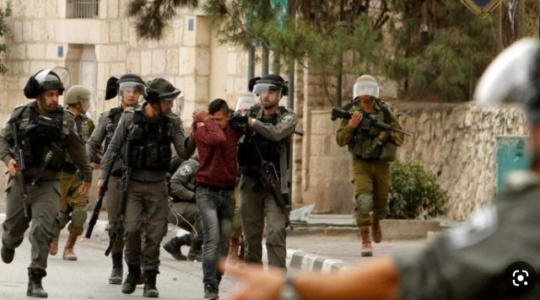 قوات الاحتلال تعتقل شابا في نابلس