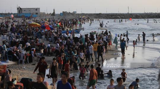 شاطئ بحر غزة المتنفّس الوحيد لأهالي القطاع المحاصر (14).JPG
