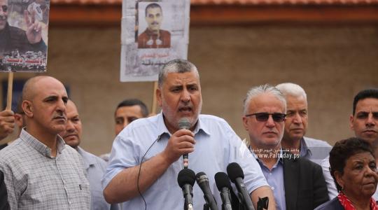 مهجة القدس ومركز حنظلة ينظمان وقفة دعم وإسناد للأسير وليد دقة أمام مقر المندوب السامي غرب مدينة غزة (14).JPG
