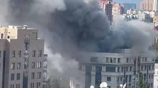 لحظة قصف  المبنى الإداري لحاكم إقليم دونيتسك