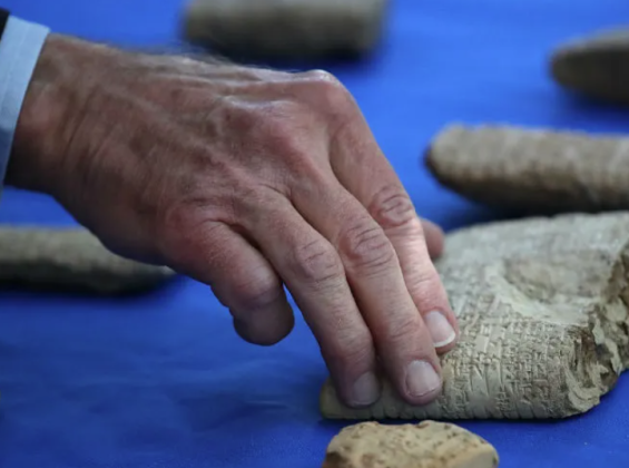 إعادة 18 ألف قطعة أثرية مهربة إلى العراق