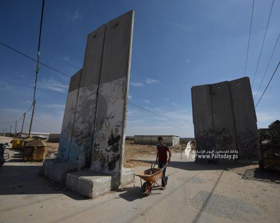 عشية يوم الارض ..سكان الحدود بغزة معاناة وصمود