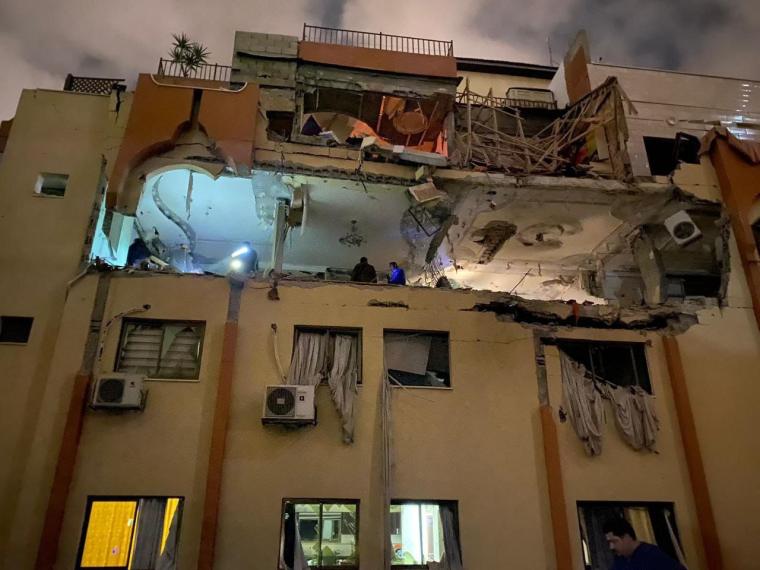قصف بناية في غزة
