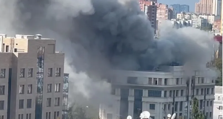 لحظة قصف  المبنى الإداري لحاكم إقليم دونيتسك